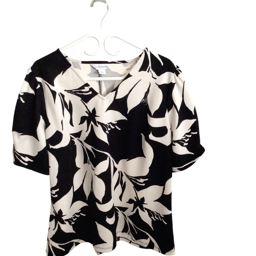 Liz Claiborne Women's Black and White Floral Top